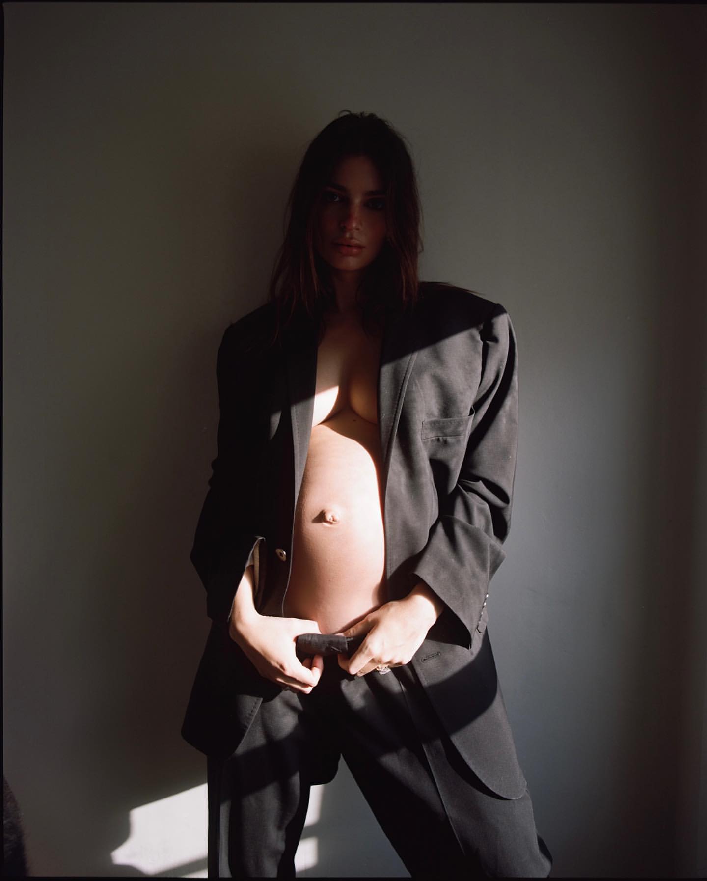 Emily Ratajkowskis Post Baby Body Flex