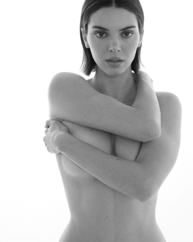 Kendall Jenner Goes Topless to Reveal Her New Haircut!